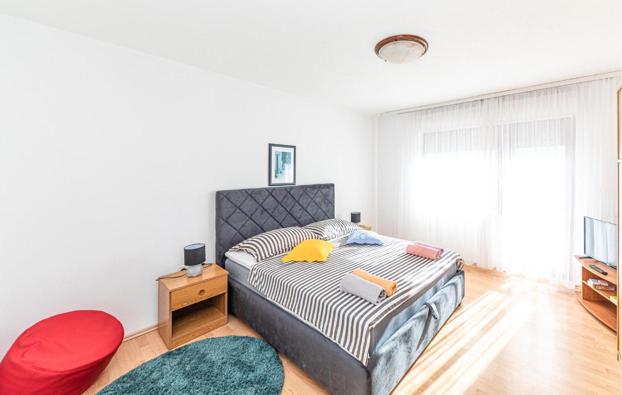 2 Bedroom Cozy Apartment In Kastel Kambelovac Kaštela Exteriér fotografie